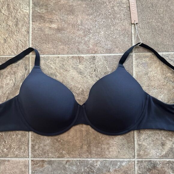 Skims Fits Everybody T-Shirt Bra Onyx Size 34DDD - Picture 4 of 9